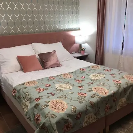 Szent Anna Panzio Hotel *