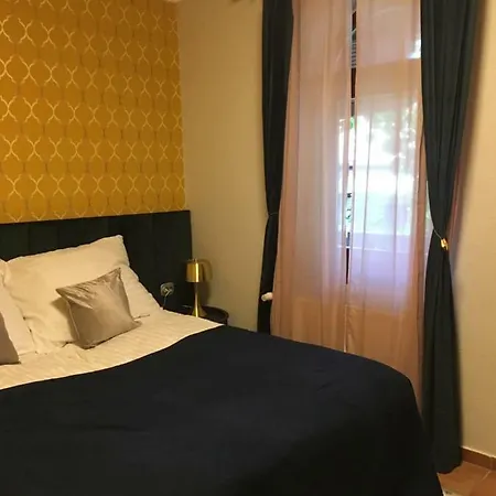 Szent Anna Panzio Hotel *